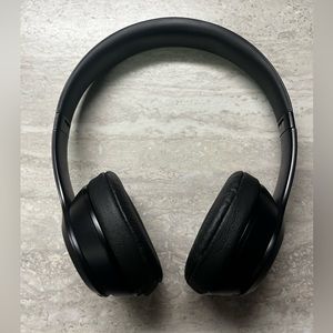Beats Solo3 Wireless Bluetooth On Ear Headphones